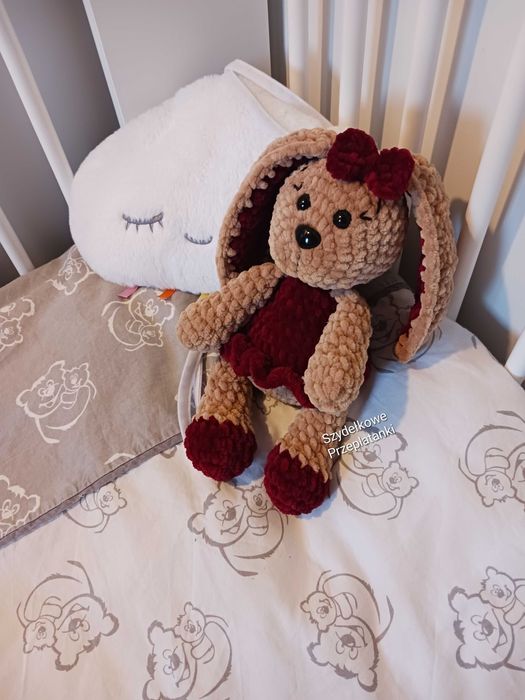 Króliczek szydełkowy maskotka prezent