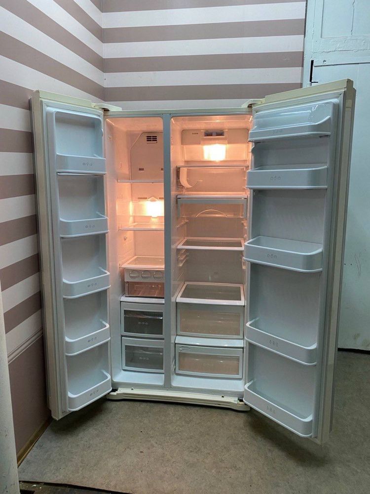 Холодильник двухдверний LG Side by Side в гарному працюючому стані