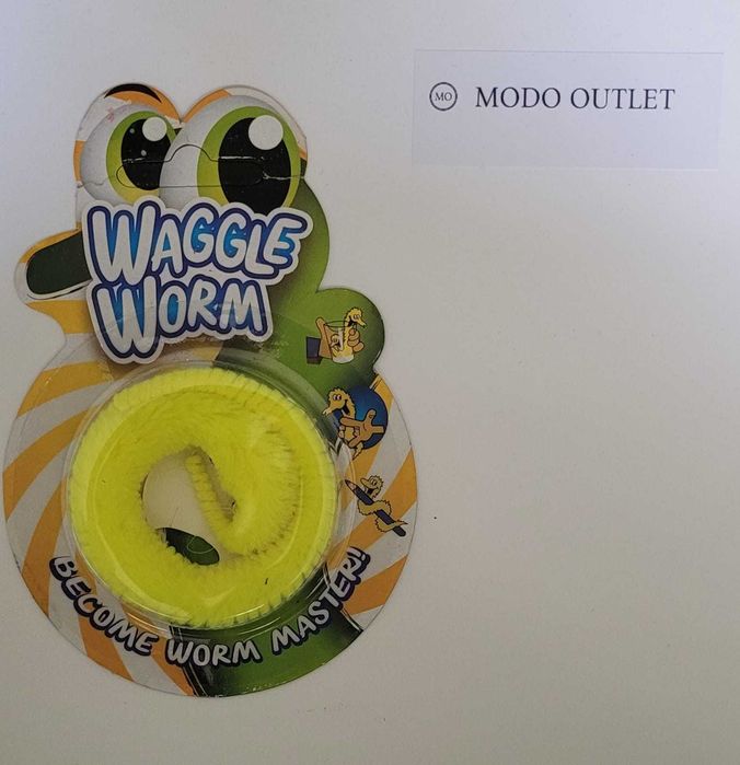 Waggle Worm – Magiczny Robaczek na Sznurku