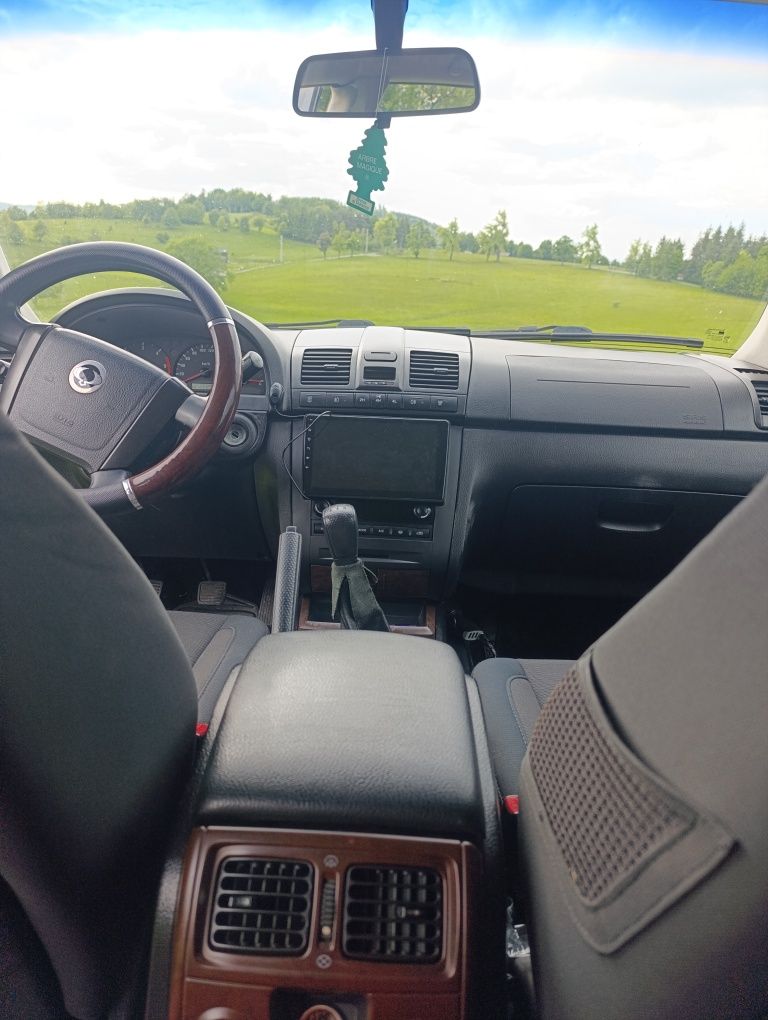 Ssangyong Rexton SUV ML , X5 , Touareg