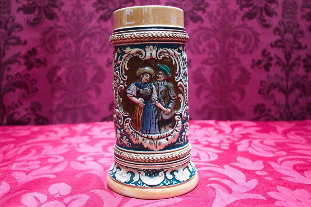 Ceramiczny zdobiony kufel