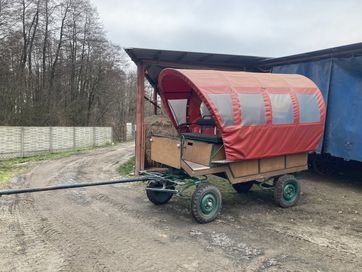 Bryczka z zadaszeniem oraz plandeką