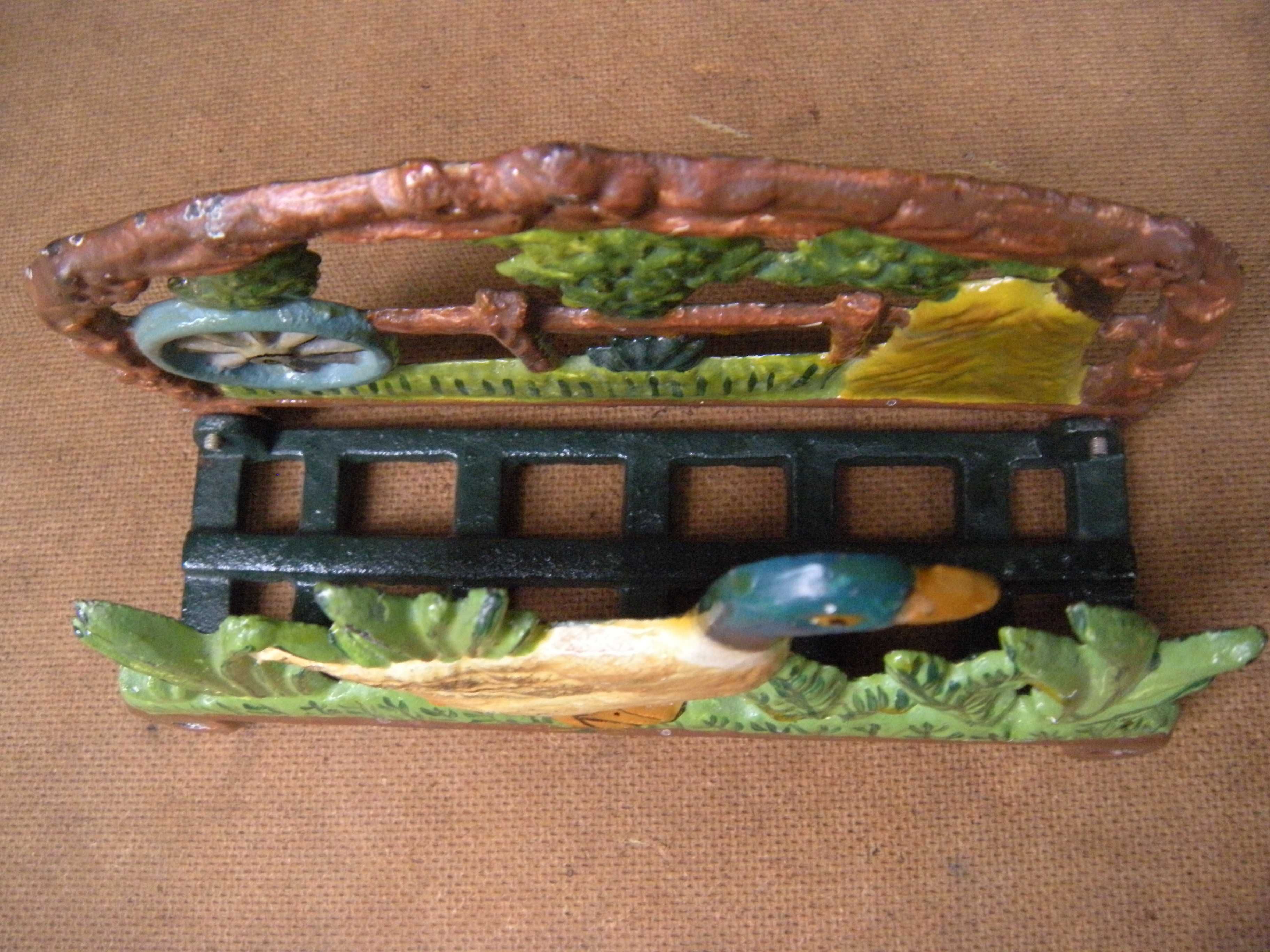 stary używany rustykalny żeliwny serwetnik listownik kaczka