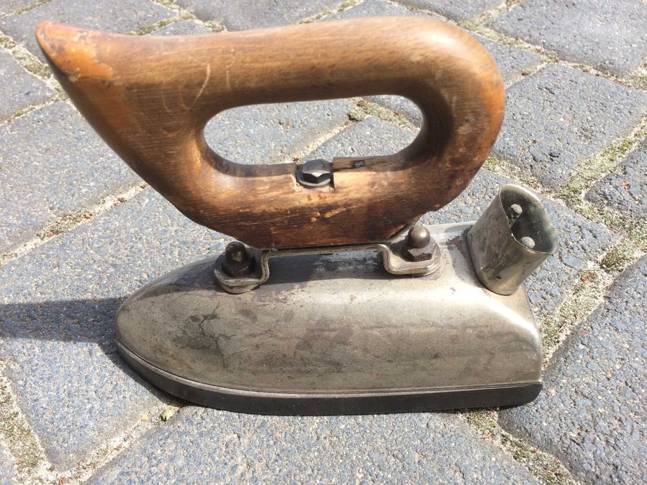 zabytkowe żelazko Omega