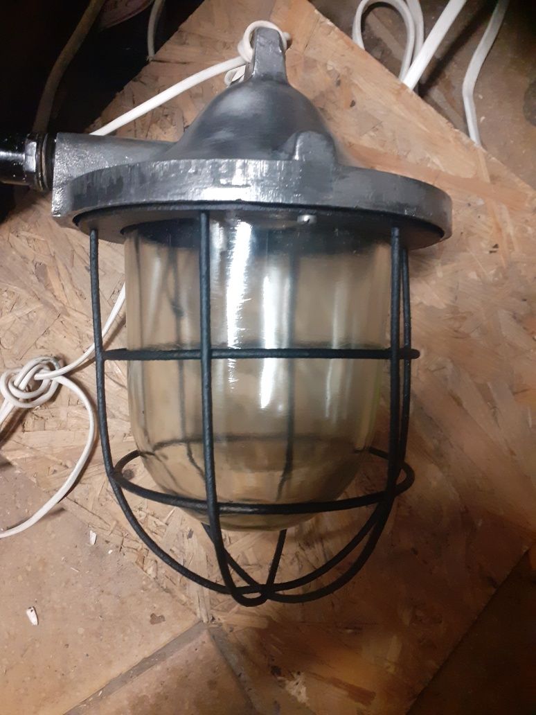 Lampa duża sprawna ,,,