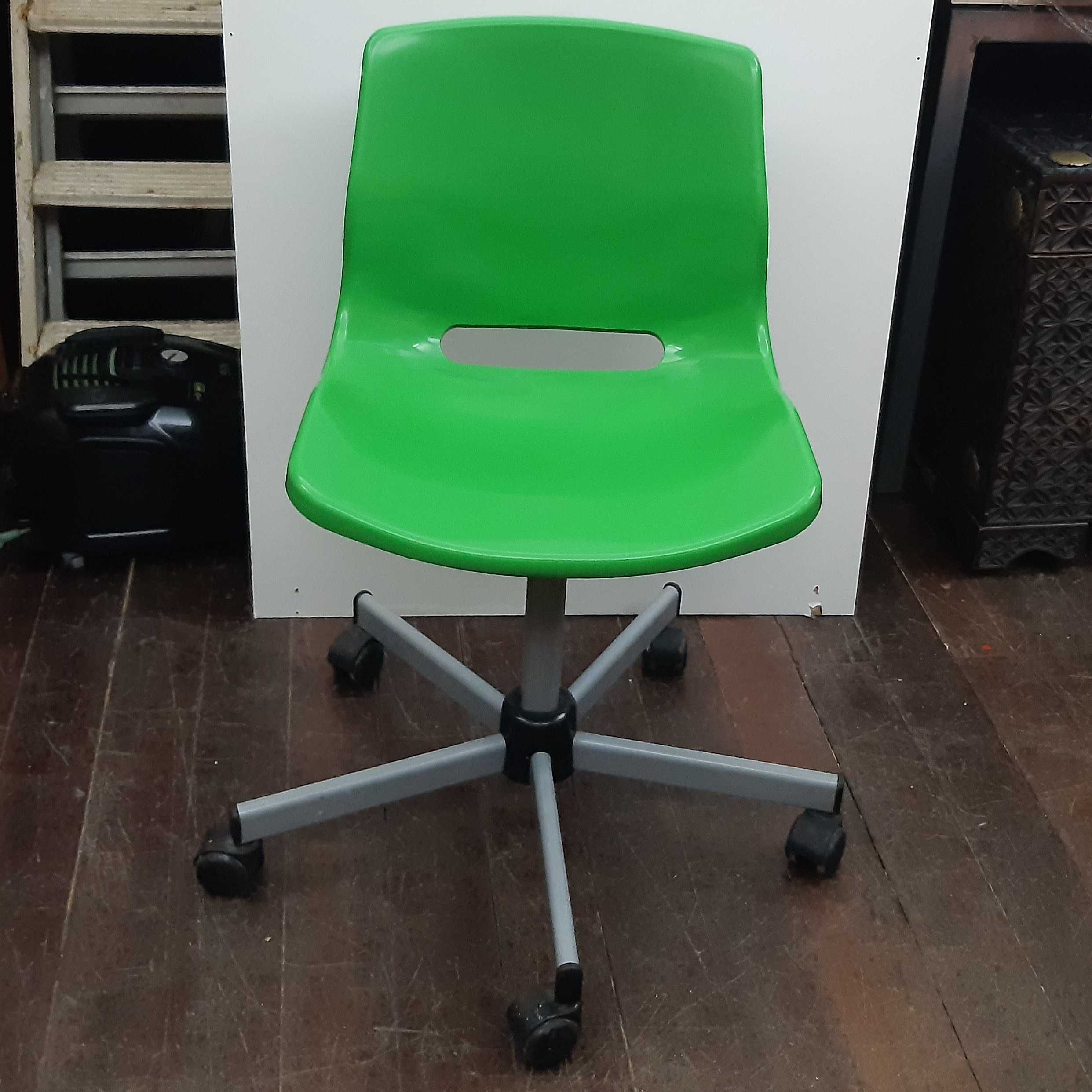 Cadeira c/ Rodas IKEA Snille Giratória Verde Funcional