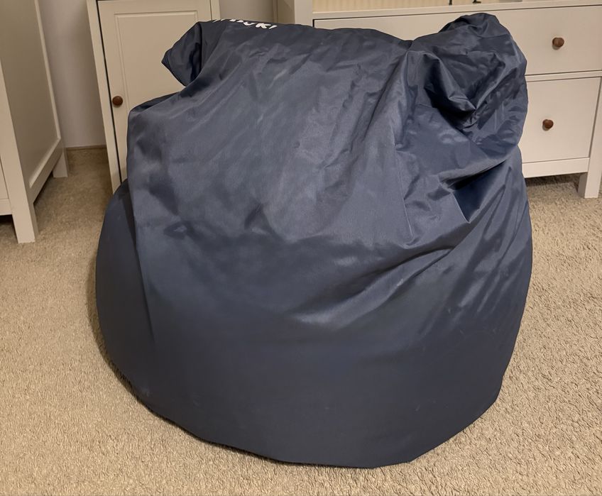 Granatowa pufa MIUKI