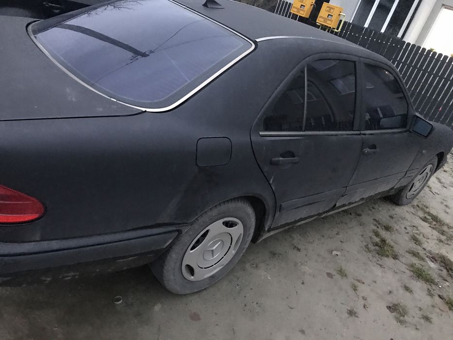 Продаю Мерседес Е200