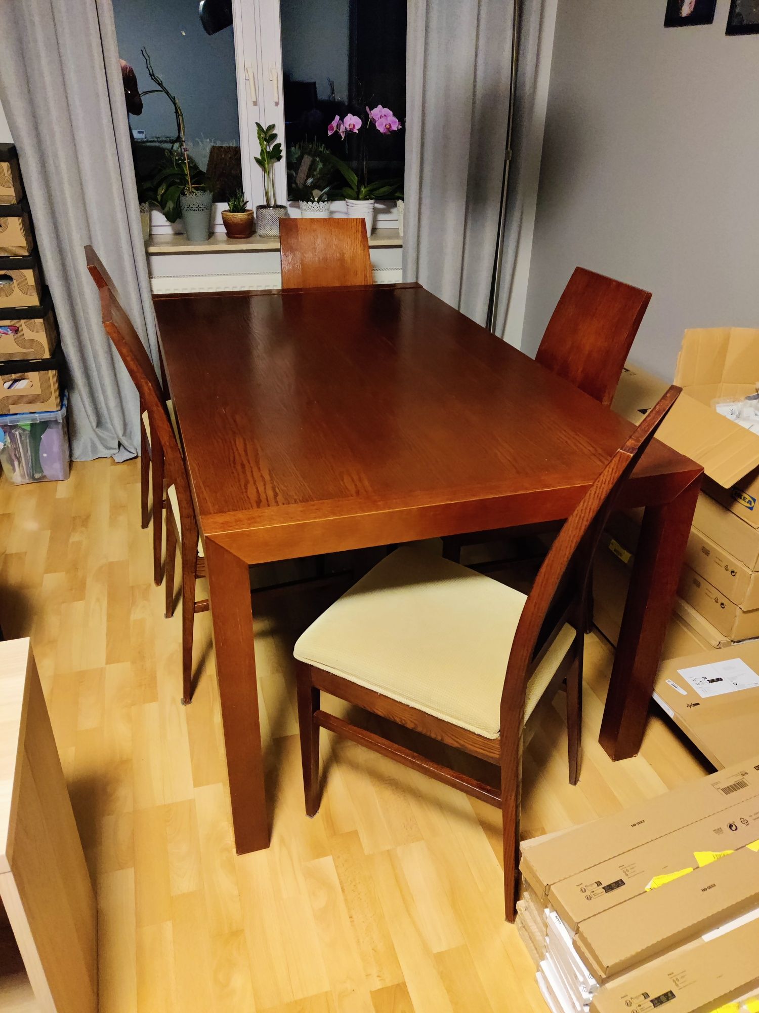 Komplet mebli + stół i 6 krzeseł