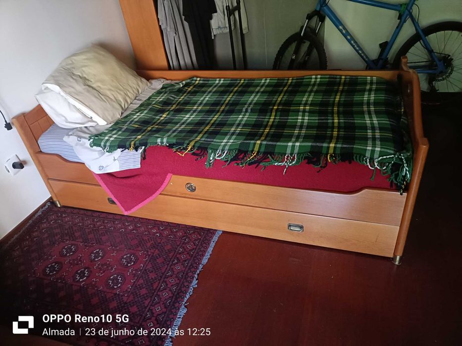 Vende-se estudio com duas camas