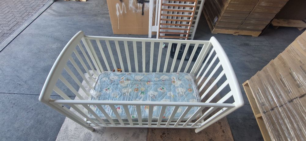 Berço branco bebé