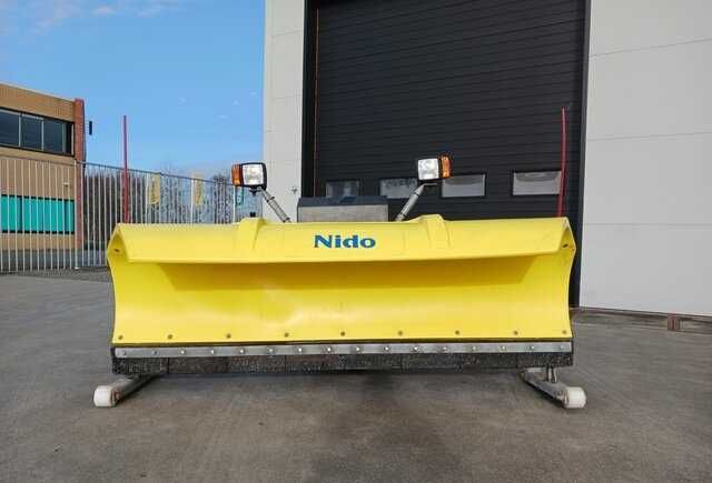 Pług do śniegu Schmidt SNK odśnieżny własna hydraulika bus dostawczy