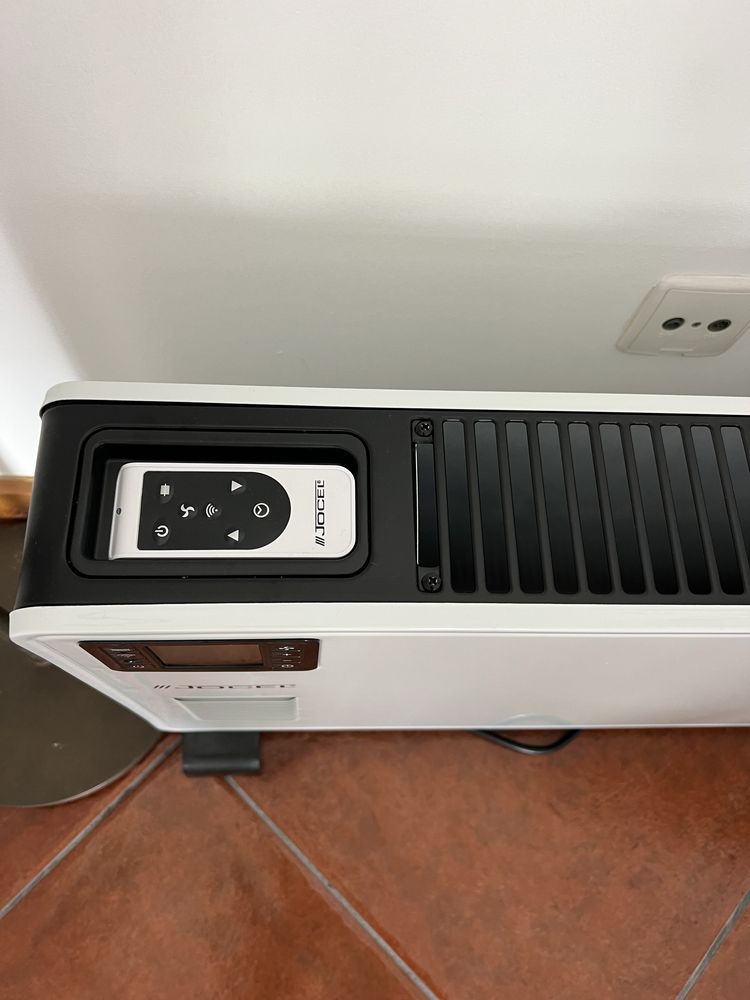 Aquecedor de convecção marca Jocel com telecomando e programável