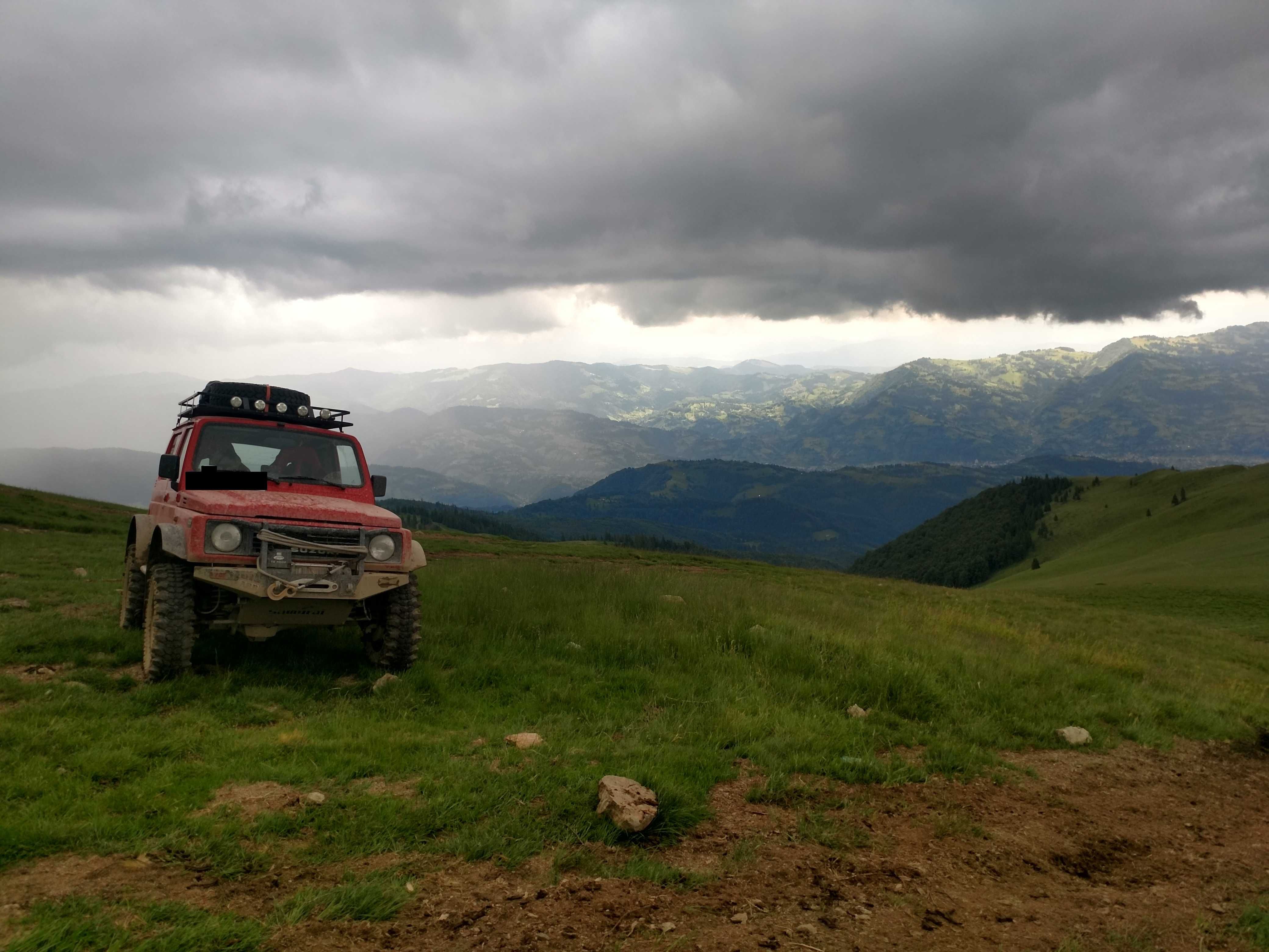 Suzuki Samurai off road