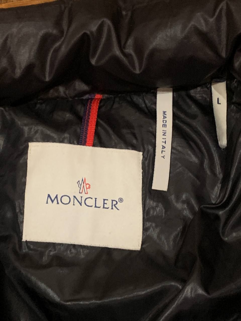 Пуховик від MONCLER