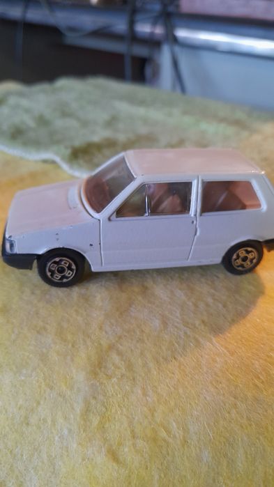 Miniatura fiat uno