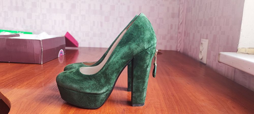 Продам туфли замшевые 37 розмер