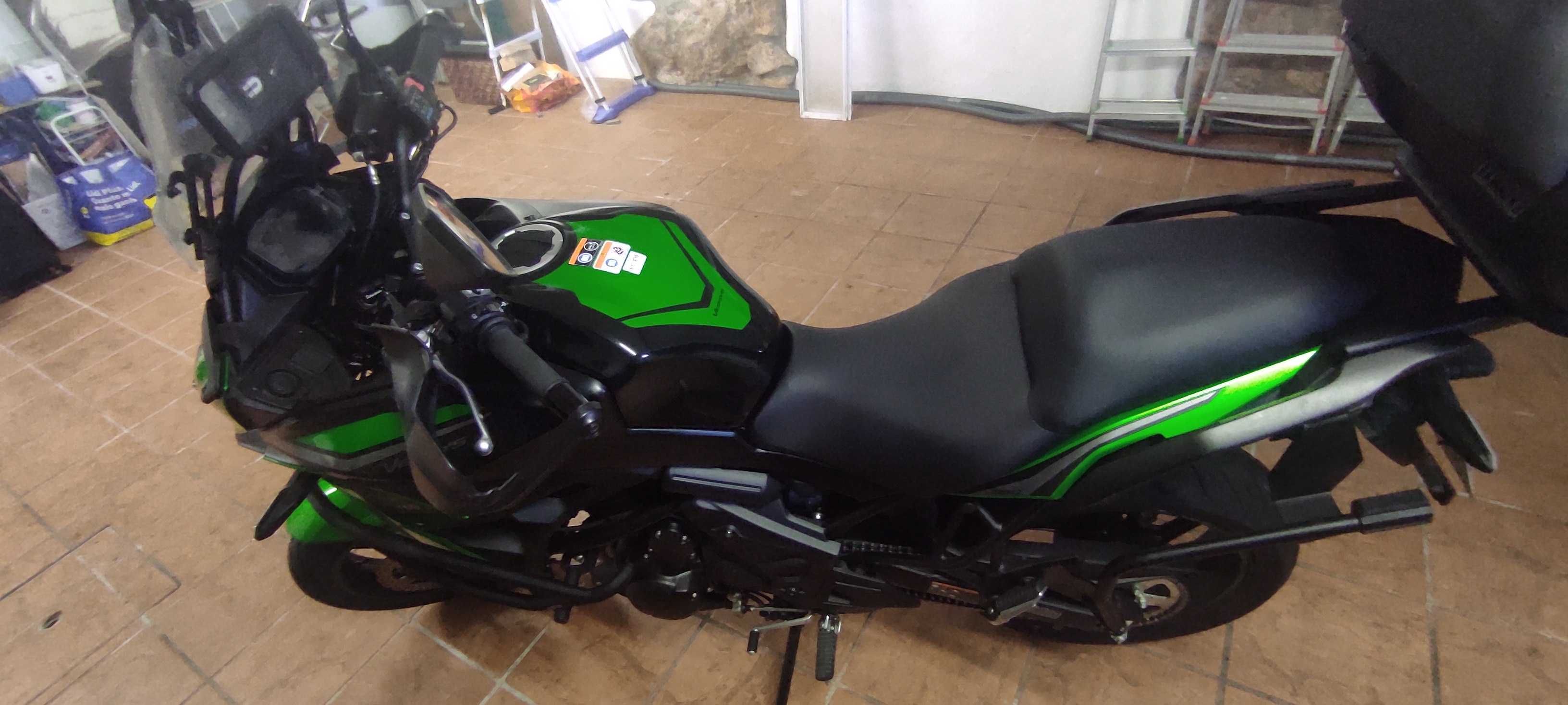 Versys 650 (modelo 2023, 6350 km)