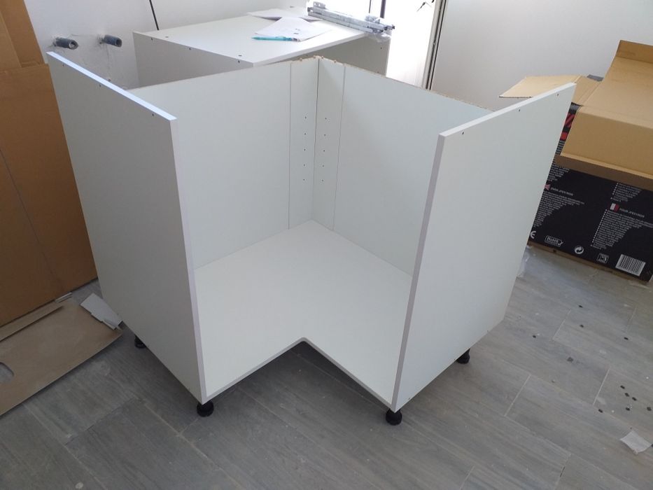 Faço pequenas pinturas e chão flutuante