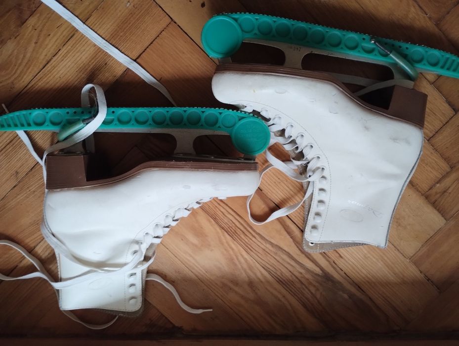 Ковзани 38, Dagmar і Botas