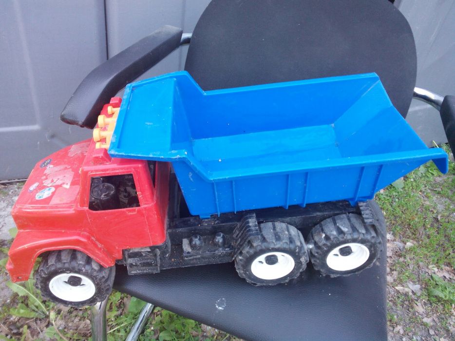 Машины детские :  самосвал и мусоровоз ( фура)