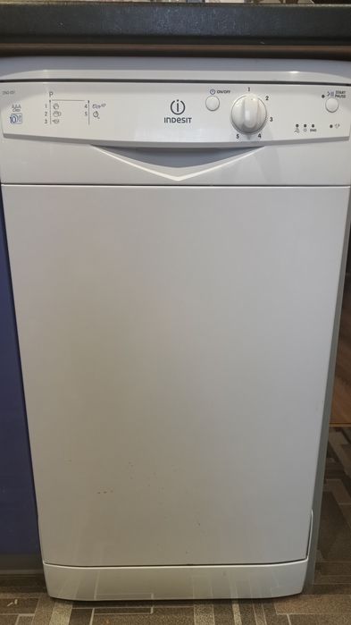 Посудомийна машина Indesit DSG 051
