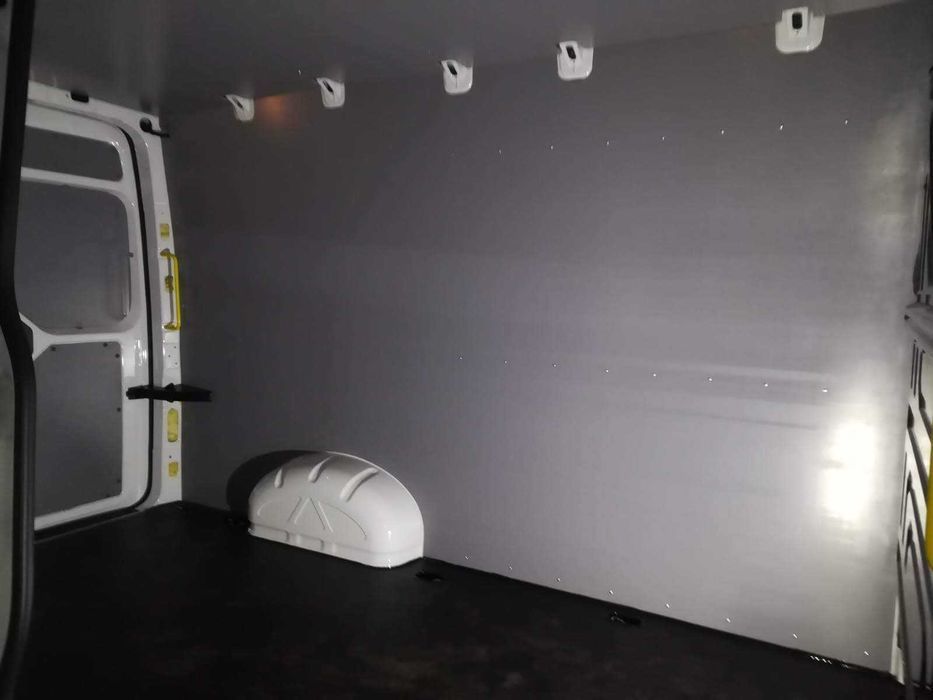 Zabezpieczenie wnętrza paki auta dostawczego VW Crafter L4