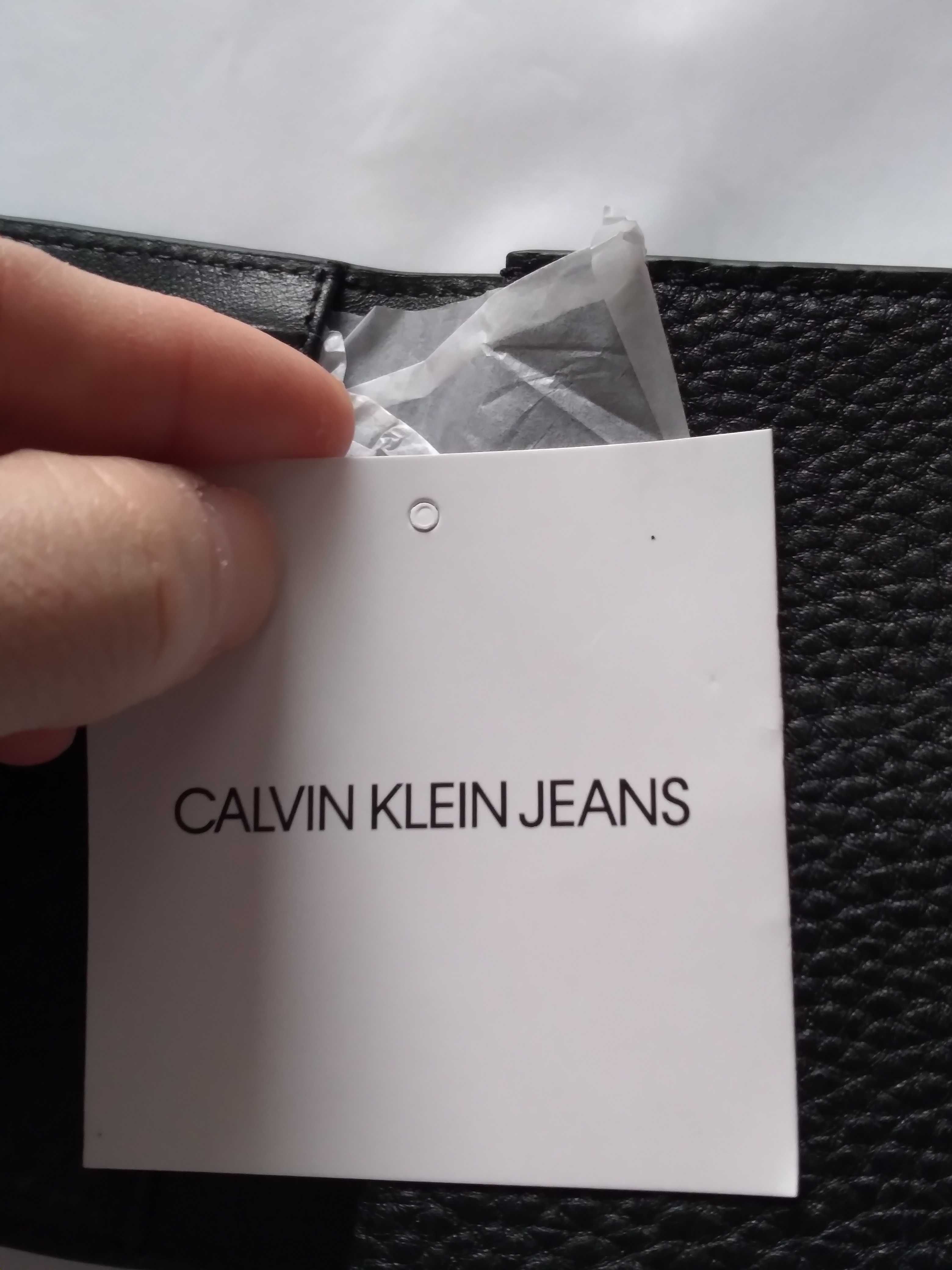 Portfel na karty Calvin Klein czarny