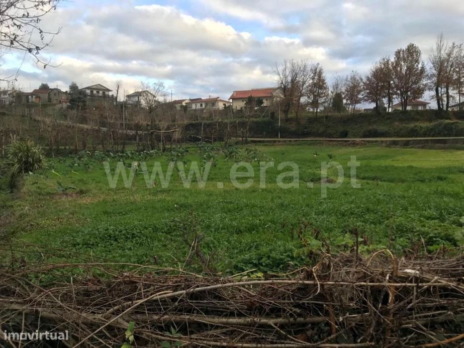 Terreno com 1.600 m2 em Fafe