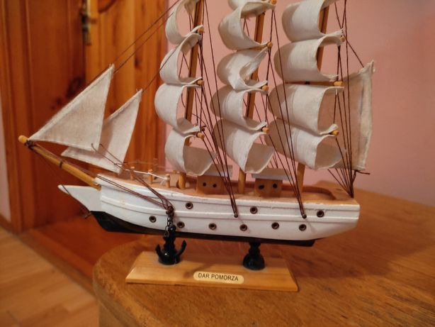 Модель парусного корабля dar pomorza