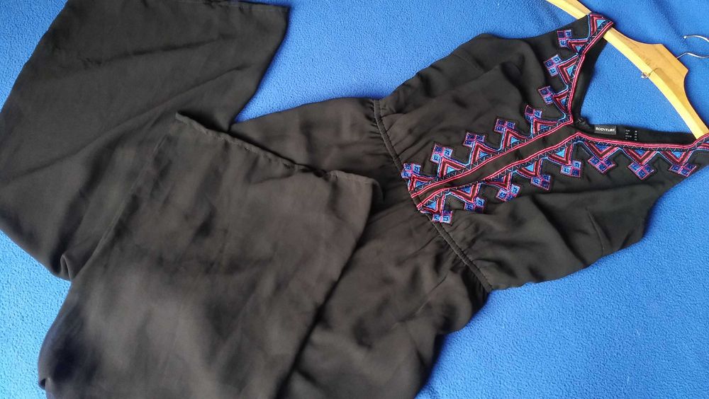 BODYFLIRT czarny kombinezon BOHO aztek HAFT 36/38