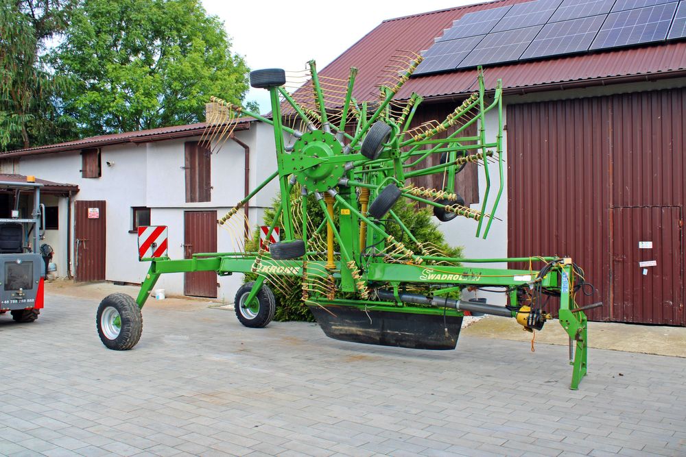 Zgrabiarka dwukaruzelowa Krone Swadro 800 8m Zgrabiarka 2 gwiazdowa