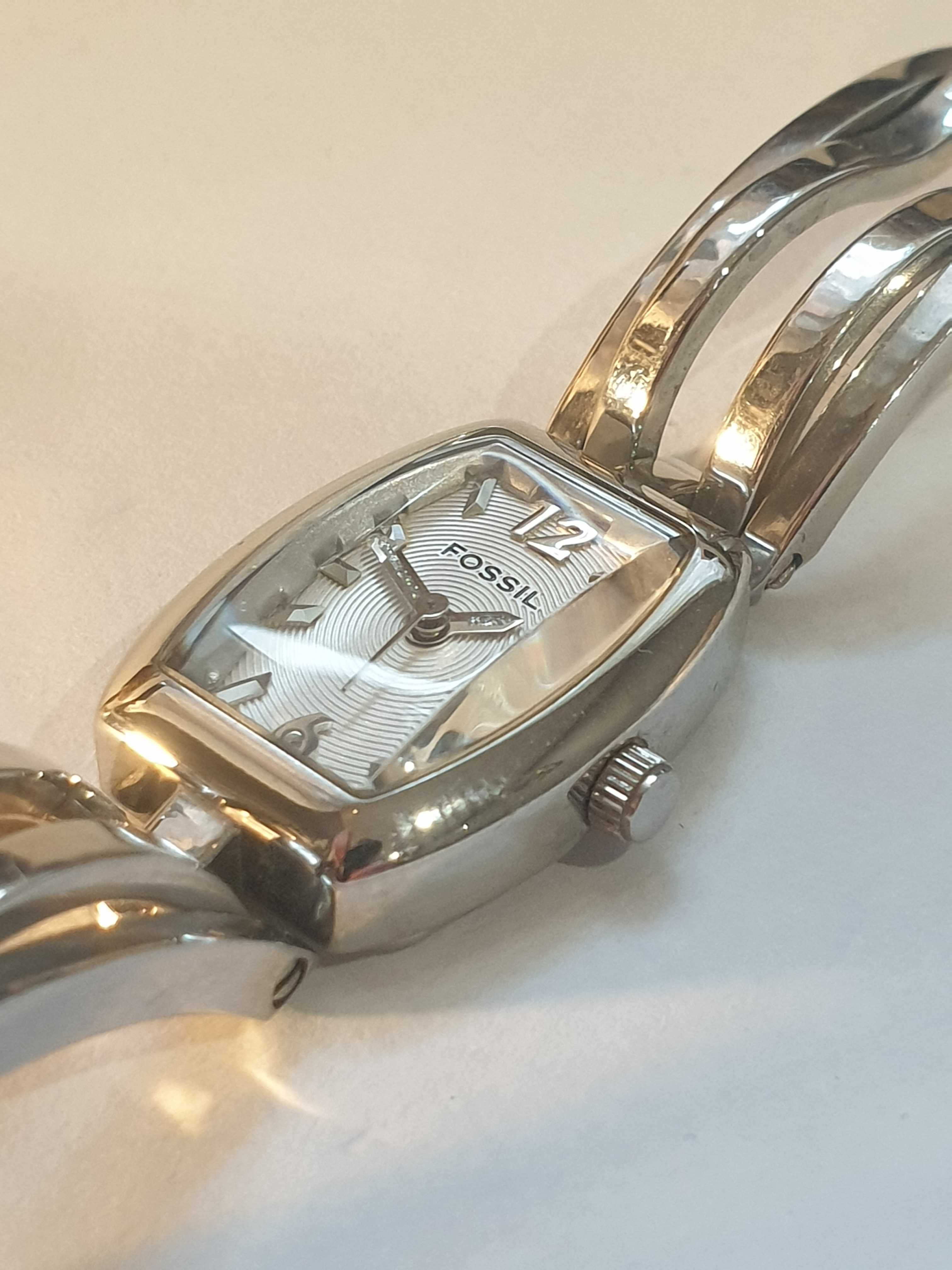 Damski srebrny zegarek kwarcowy FOSSIL ES-1990 w pudełku