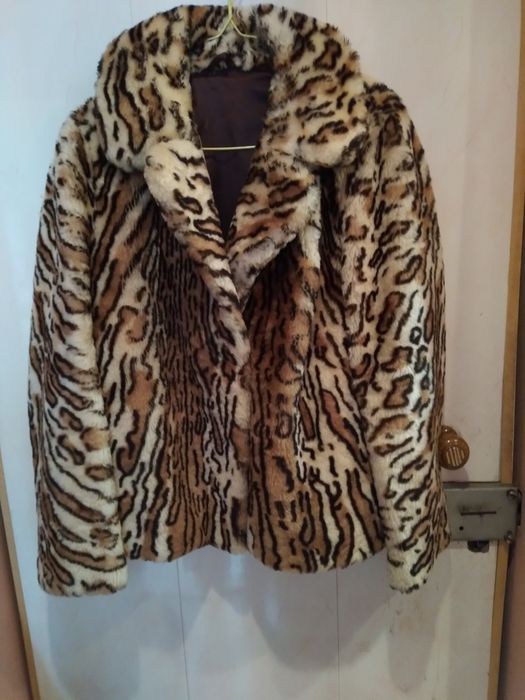 Продам натуральную шубу кроль 44 размер