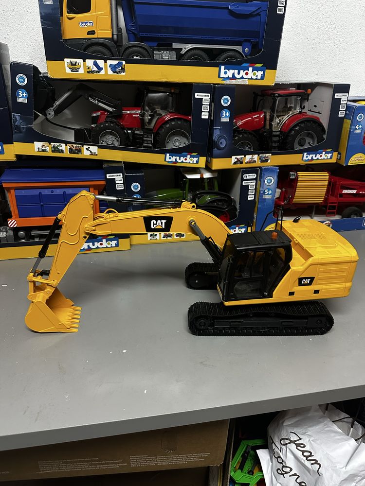 Bruder - Escavadora Caterpillar