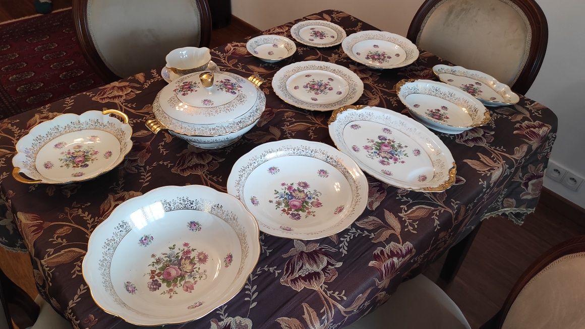 Serwis Obiadowy Limoges Porcelana Francuska 37 części 
Serwis składa s