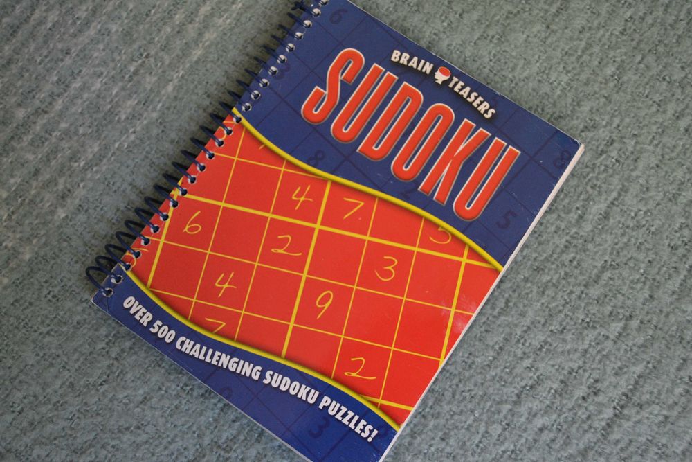 Sudoku Brain Teasers 500 łamigłówek kołozeszyt książka po angielsku