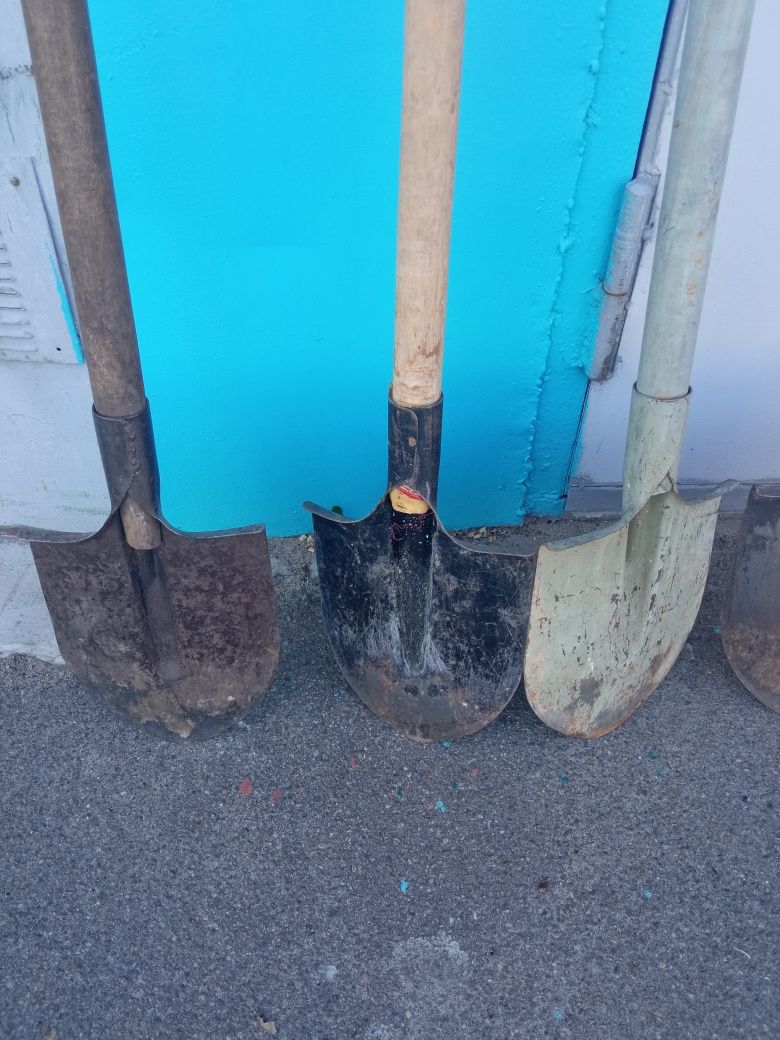 Садовый инвентарь лопата штыковая и подборочная, сапка, весло