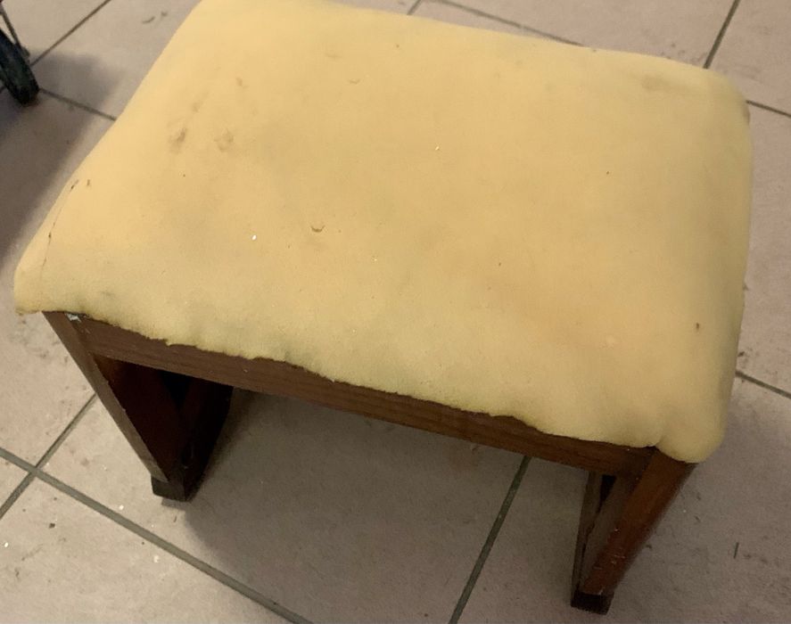 Pousa pes/ banqueta para estofar