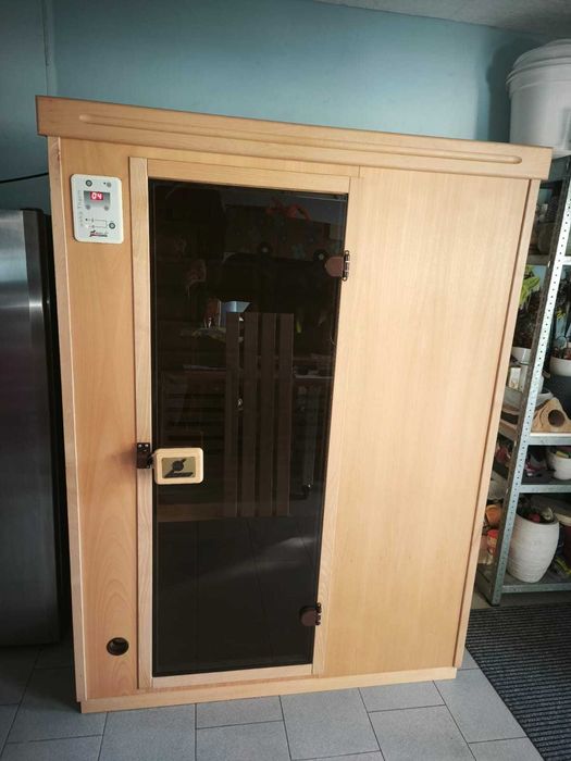 Sauna Kabina grzewcza Weka AktiVit 2os GRZEJĄ CIEPŁO ZE ŚCIANY ŚCIAN