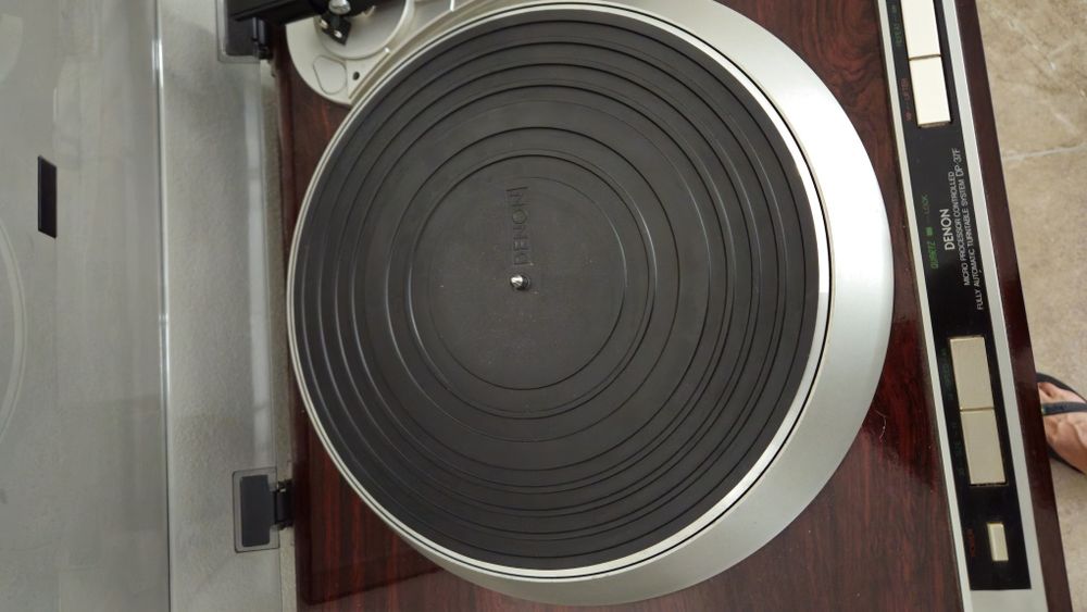 Gira discos Denon DP-37F