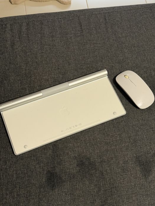 Apple Keyboard and Mouse64552223557122122