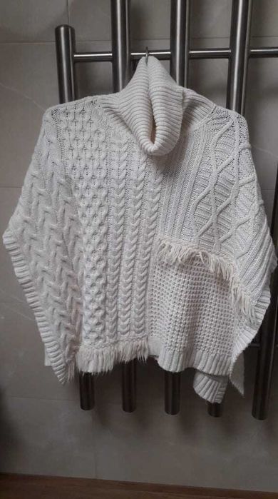 Ponczo kremowe golf narzutka Next akryl + bawełna