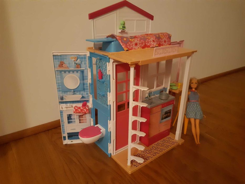 Barbie Domek DVV47 z Lalką 2-piętrowy Dom SPA Łazienka Kuchnia Mattel
