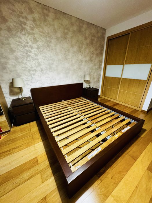 Ikea - Malm Cama e 2 mesas de cabeceira(oferta colchao)