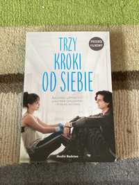 trzy kroki od siebie