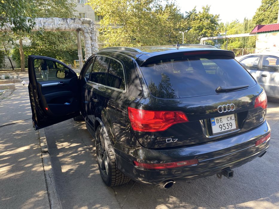 Продам Audi Q7 s-line 7- місць