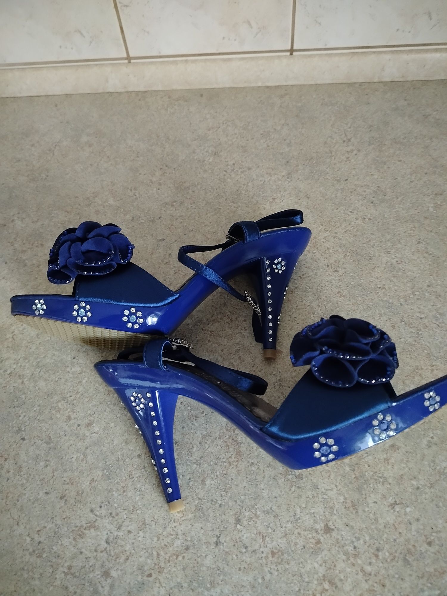 Eleganckie szafirowe buty, NOWE 39