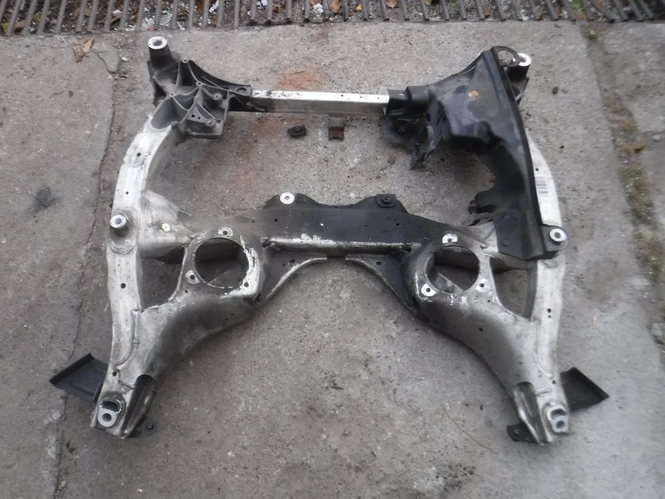 BMW F10 F11   wozek zawieszenie belka sanki trawers 2.0d przod 20 d n47