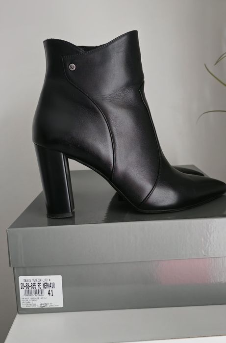 Czarne botki na słupku venezia 41